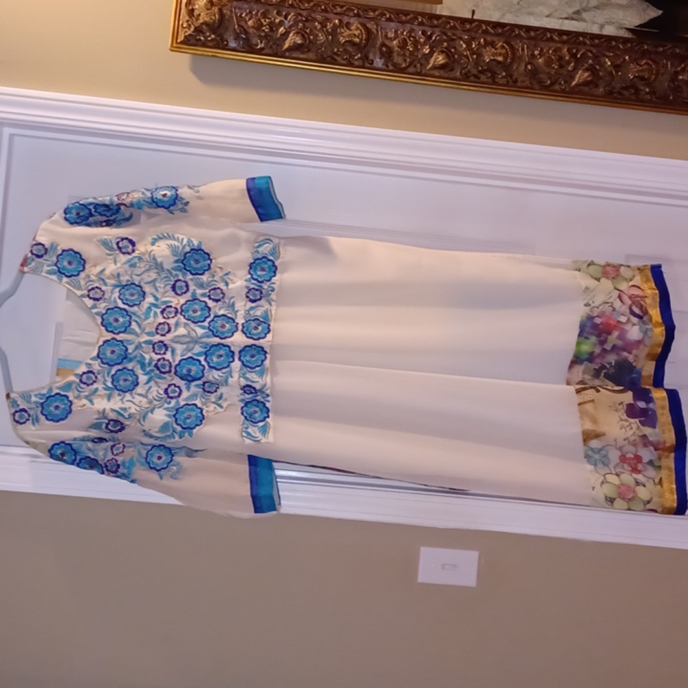 Beautifully Embroidered Salwar Kameez